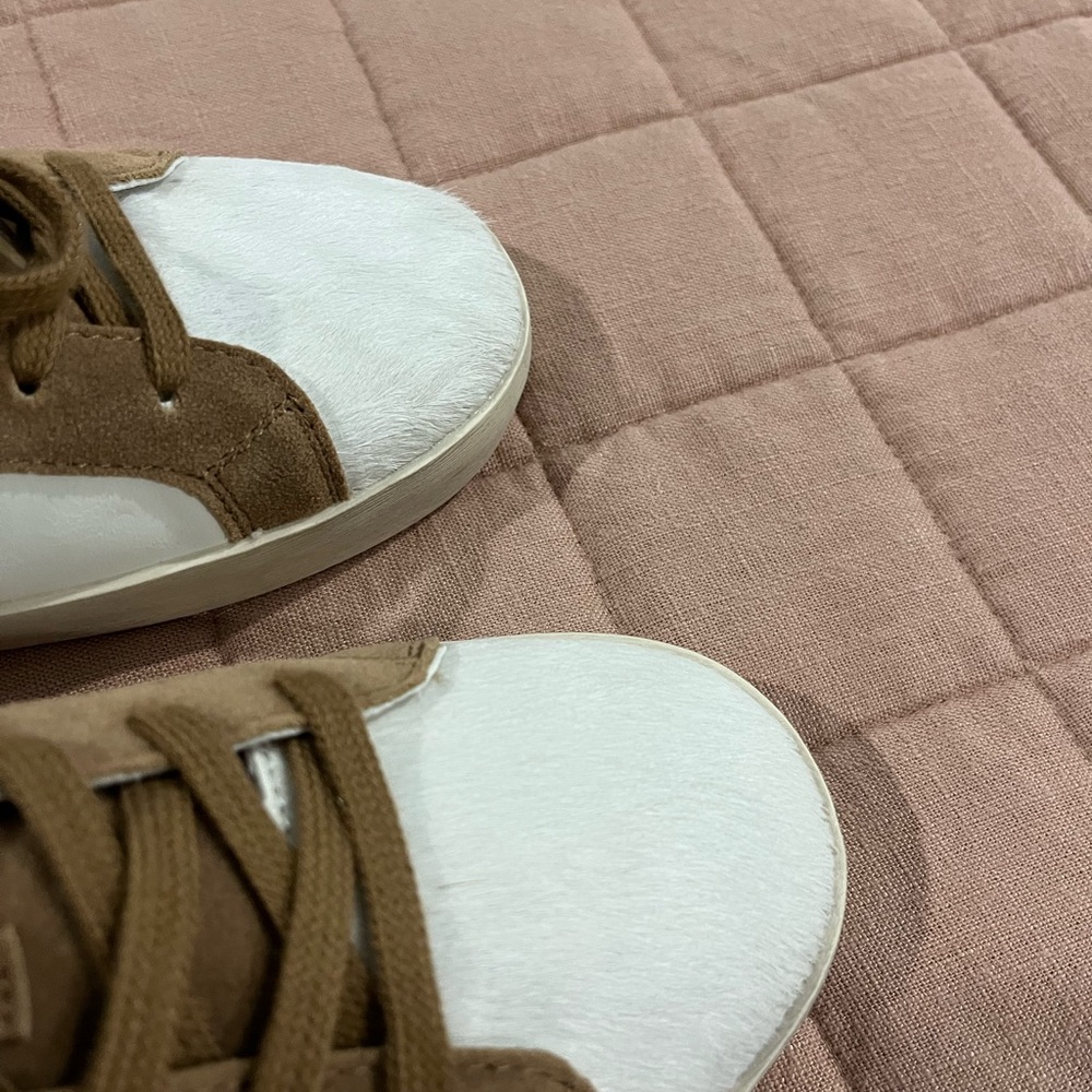 Mi.iM White and Brown Sneakers with Black Star & Hair on toe of shoe - Picture 4 of 10